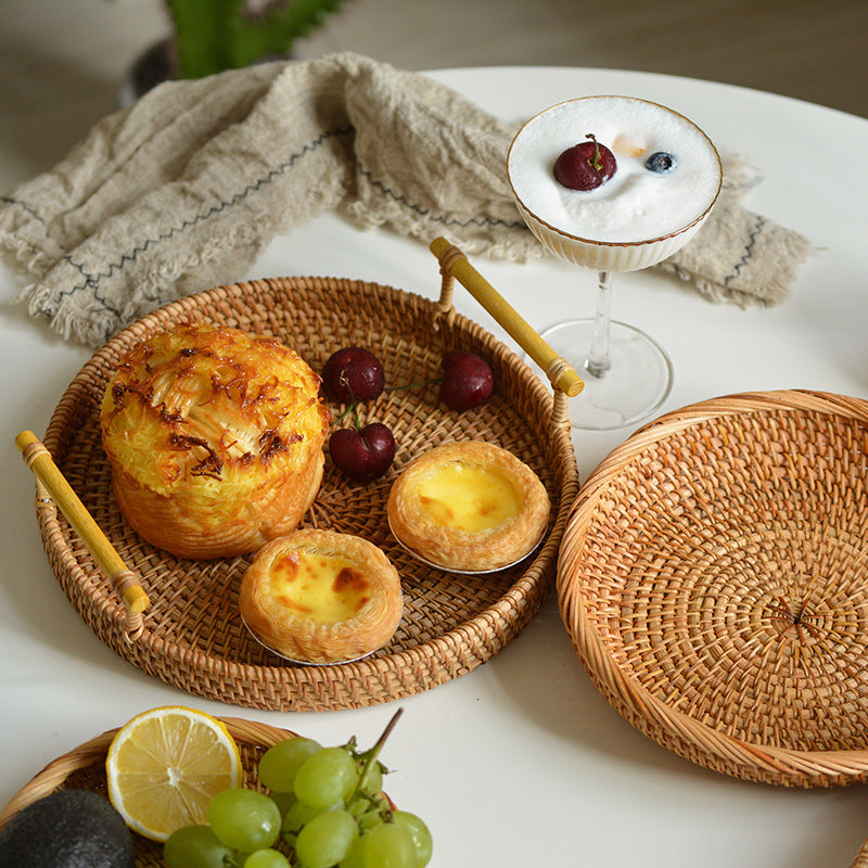 Round Serving Platter made of Braided Rattan | Kelmera