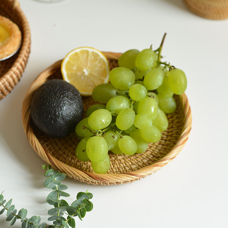 Round Serving Platter made of Braided Rattan | Kelmera