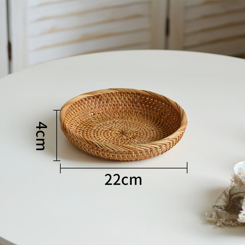 Round Serving Platter made of Braided Rattan | Kelmera