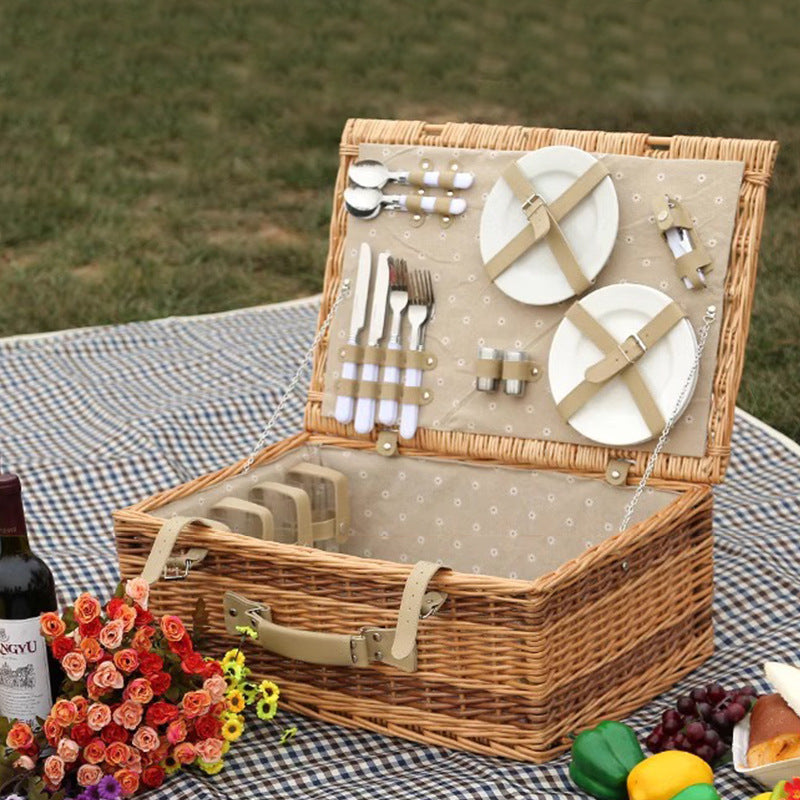 Rustic Picnic Basket with Dish Set | Kelmera