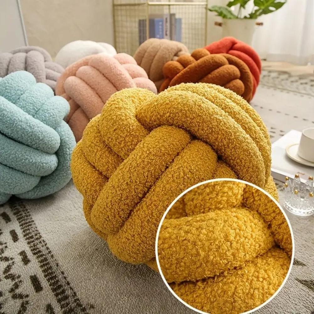 Sorsirra Pillow