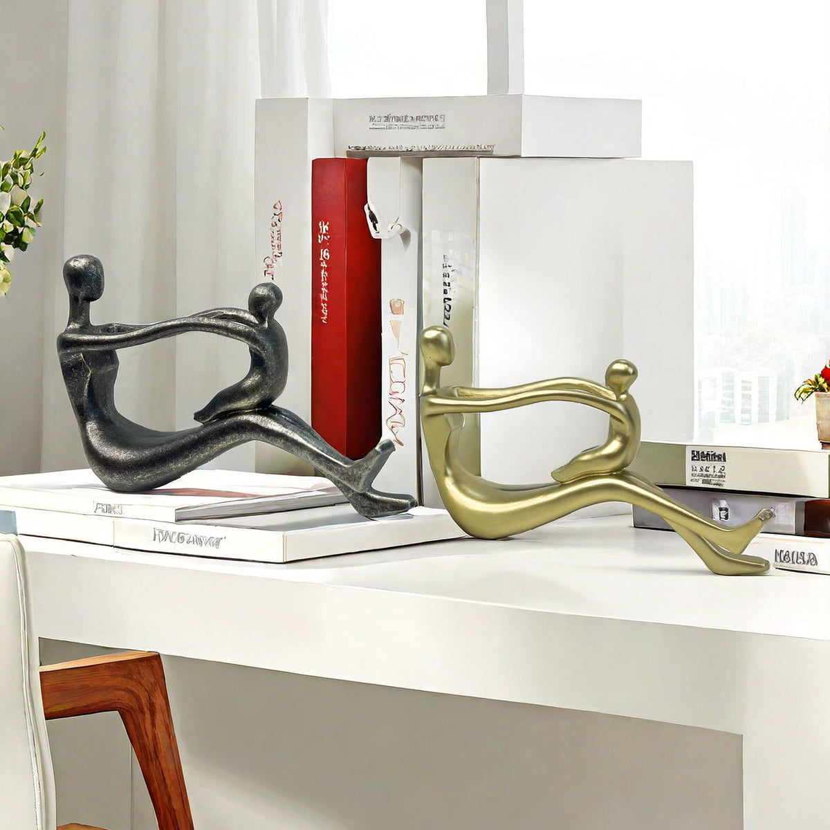 Stylish Sculpture with Intertwined Figures | Kelmera