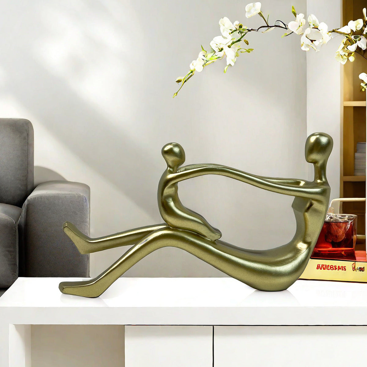 Stylish Sculpture with Intertwined Figures | Kelmera