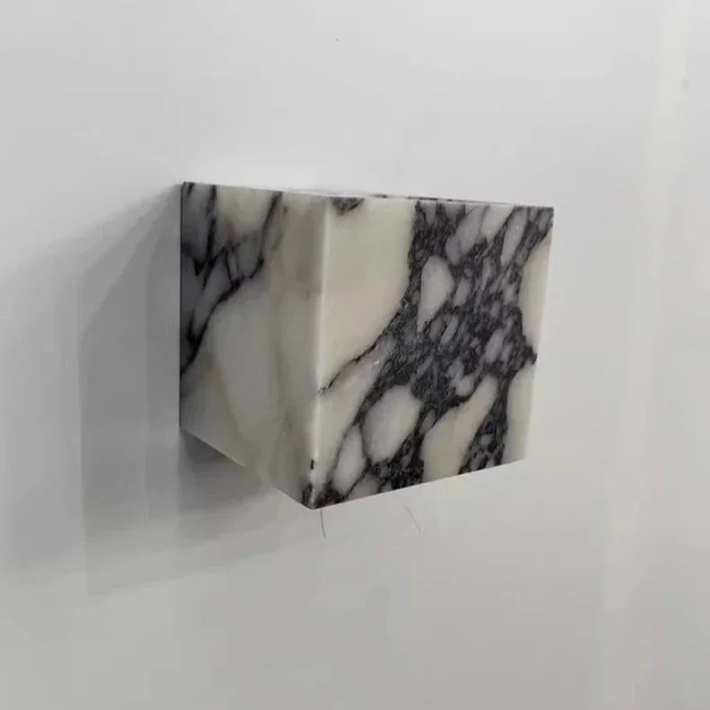 Urndendo Wall Lamp