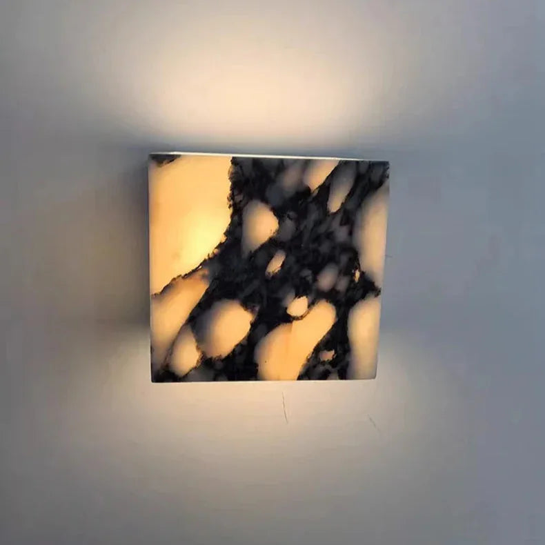 Urndendo Wall Lamp