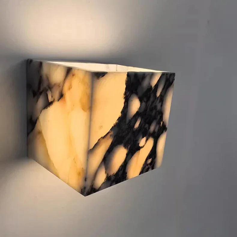 Urndendo Wall Lamp
