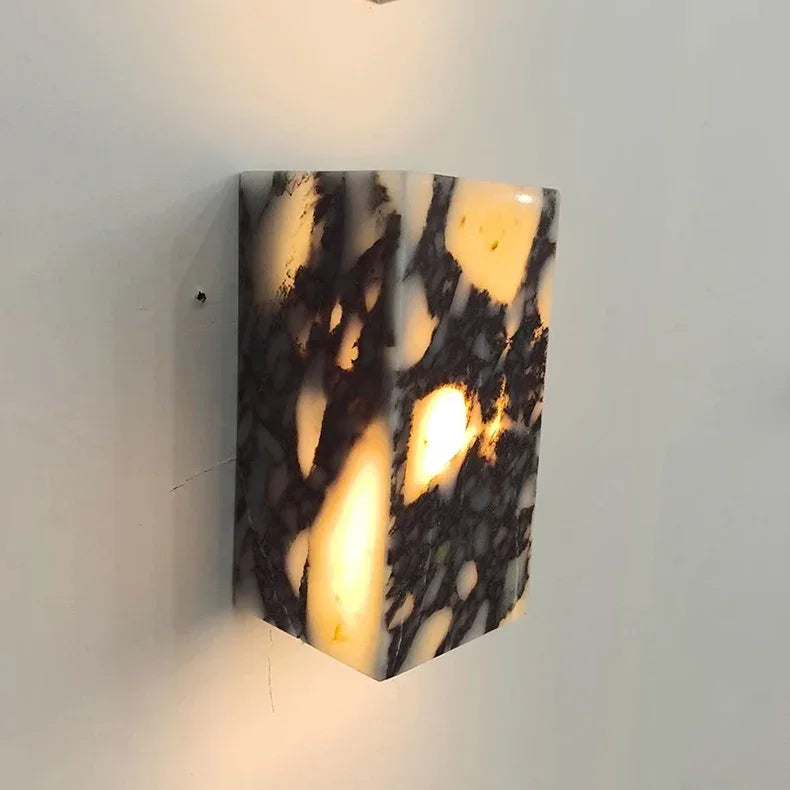 Urndendo Wall Lamp