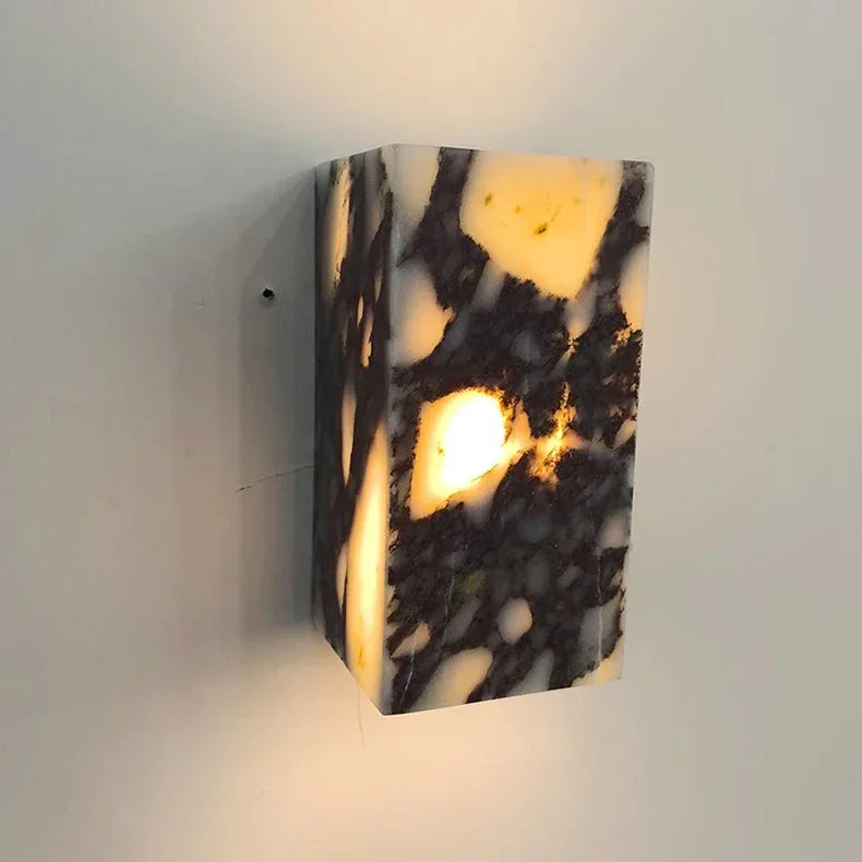 Urndendo Wall Lamp