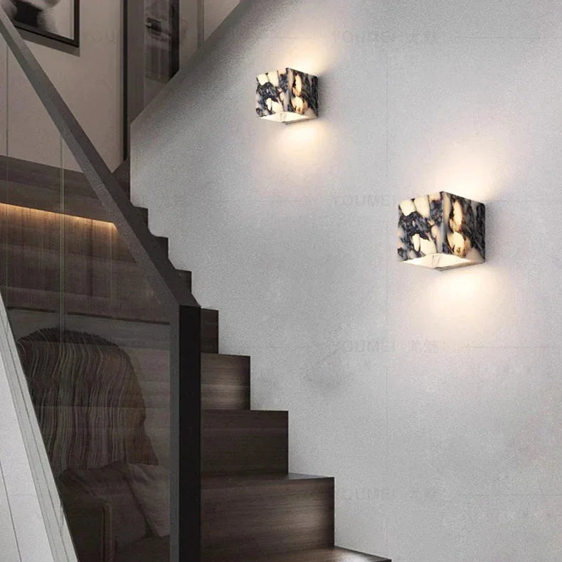 Urndendo Wall Lamp