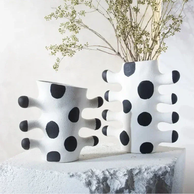 Verstoda Resin Vase