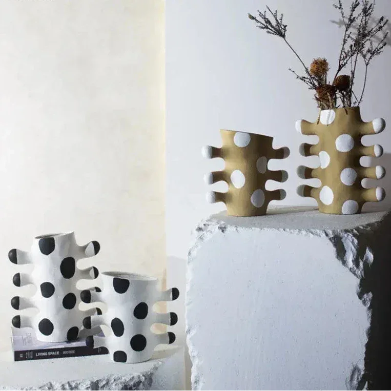 Verstoda Resin Vase