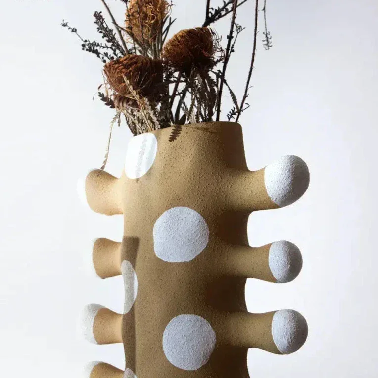 Verstoda Resin Vase