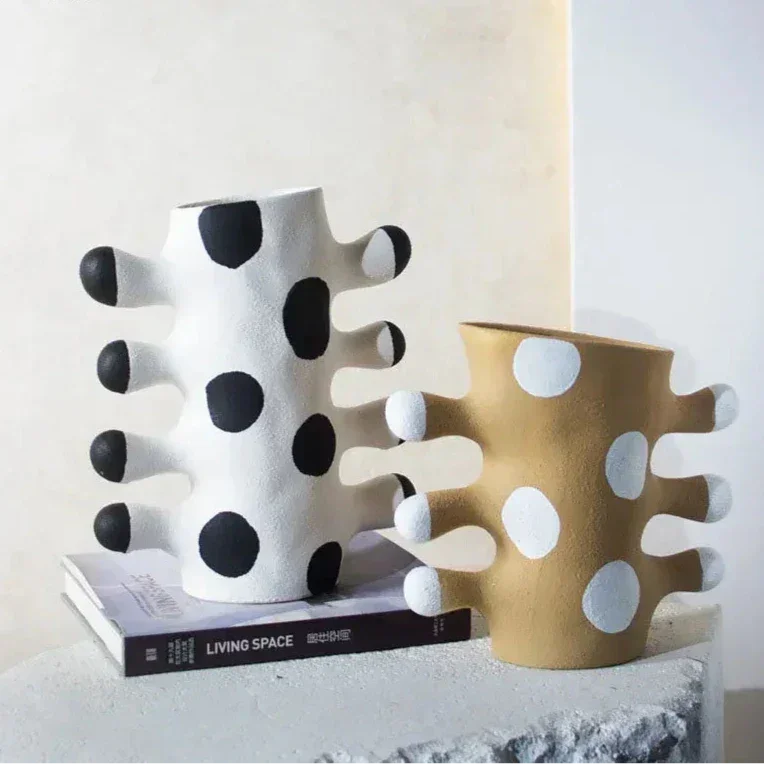 Verstoda Resin Vase