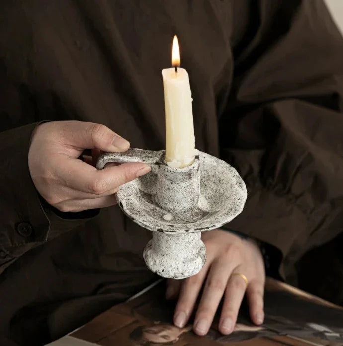Yelnia Candle Holder