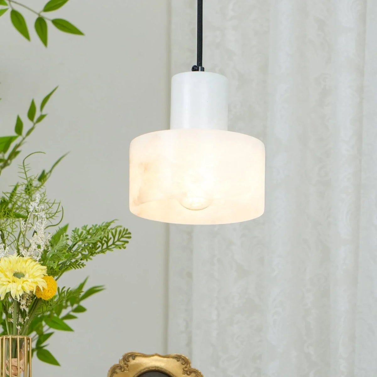 Yelveda Marble Pendant Lamp